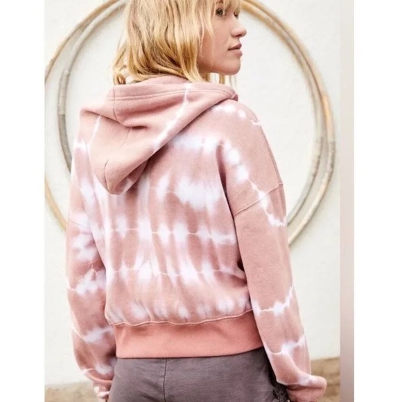 Free People FP Movement Tie Dye Believer cropped hooded sweatshirt in Fireside - Picture 2 of 6